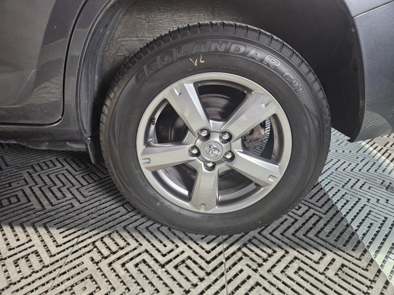 Photo 44 de l'offre de TOYOTA RAV4 2.2 D-4D 150 4WD Lounge BVM à 13990€ chez MKP Distribution