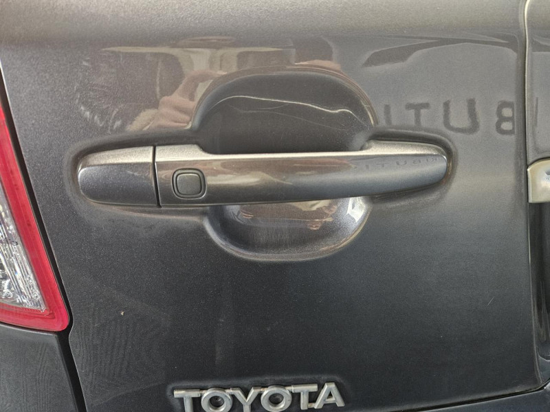 Photo 39 de l'offre de TOYOTA RAV4 2.2 D-4D 150 4WD Lounge BVM à 13990€ chez MKP Distribution