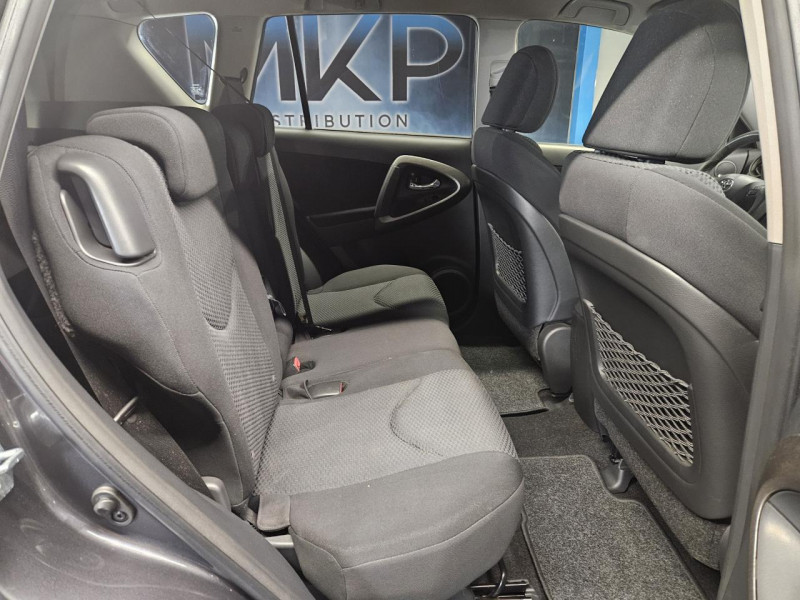 Photo 16 de l'offre de TOYOTA RAV4 2.2 D-4D 150 4WD Lounge BVM à 13990€ chez MKP Distribution