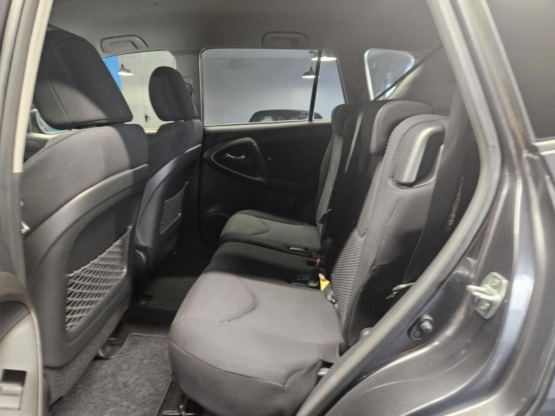 Photo 15 de l'offre de TOYOTA RAV4 2.2 D-4D 150 4WD Lounge BVM à 13990€ chez MKP Distribution