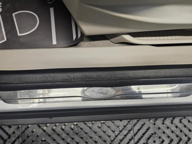 Photo 43 de l'offre de FORD C-MAX  1.5 EcoBoost 150 BVA Titanium à 12990€ chez MKP Distribution