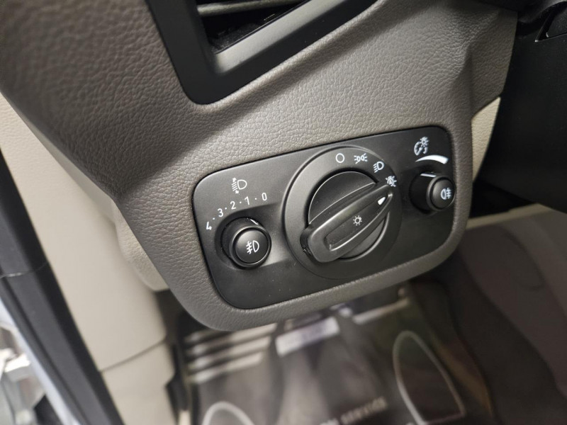 Photo 26 de l'offre de FORD C-MAX  1.5 EcoBoost 150 BVA Titanium à 12990€ chez MKP Distribution