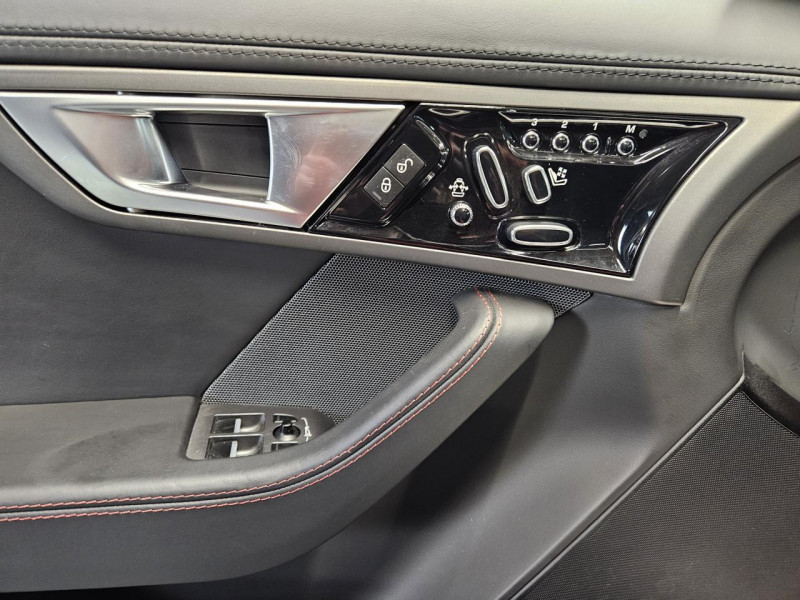 Photo 39 de l'offre de JAGUAR F-Type Coupe 3.0 V6 340 BVA8 à 36990€ chez MKP Distribution