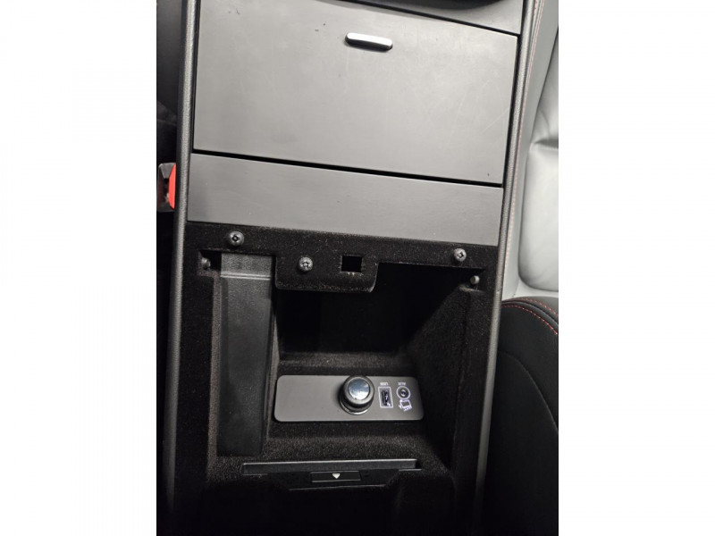 Photo 31 de l'offre de JAGUAR F-Type Coupe 3.0 V6 340 BVA8 à 36990€ chez MKP Distribution