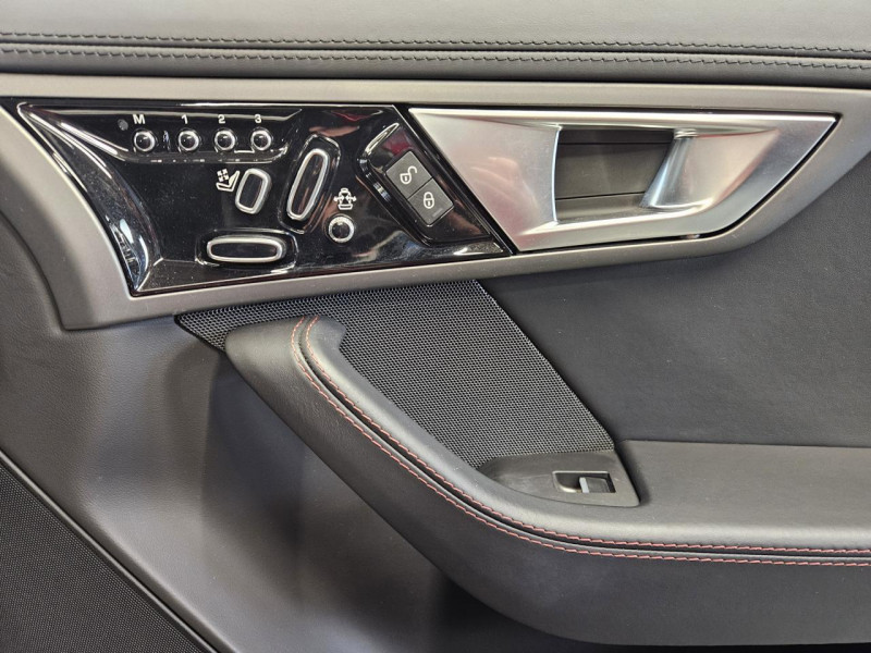 Photo 48 de l'offre de JAGUAR F-Type Coupe 3.0 V6 340 BVA8 à 36990€ chez MKP Distribution