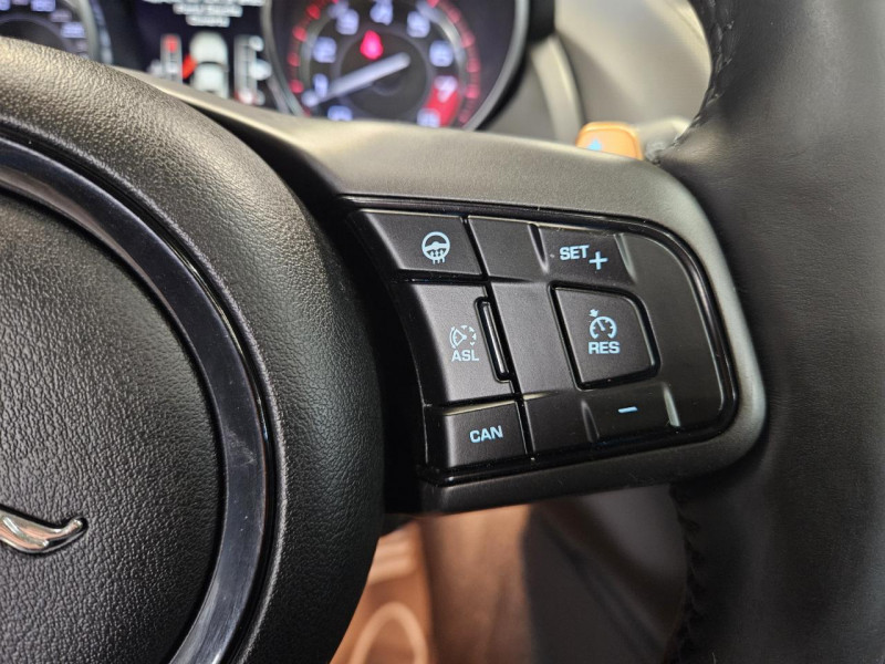 Photo 16 de l'offre de JAGUAR F-Type Coupe 3.0 V6 340 BVA8 à 36990€ chez MKP Distribution