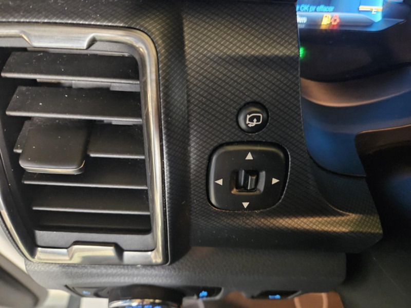 Photo 24 de l'offre de FORD RANGER DOUBLE CABINE 3.2 TDCi 200 4X4 BVA6 WILDTRAK à 33990€ chez MKP Distribution