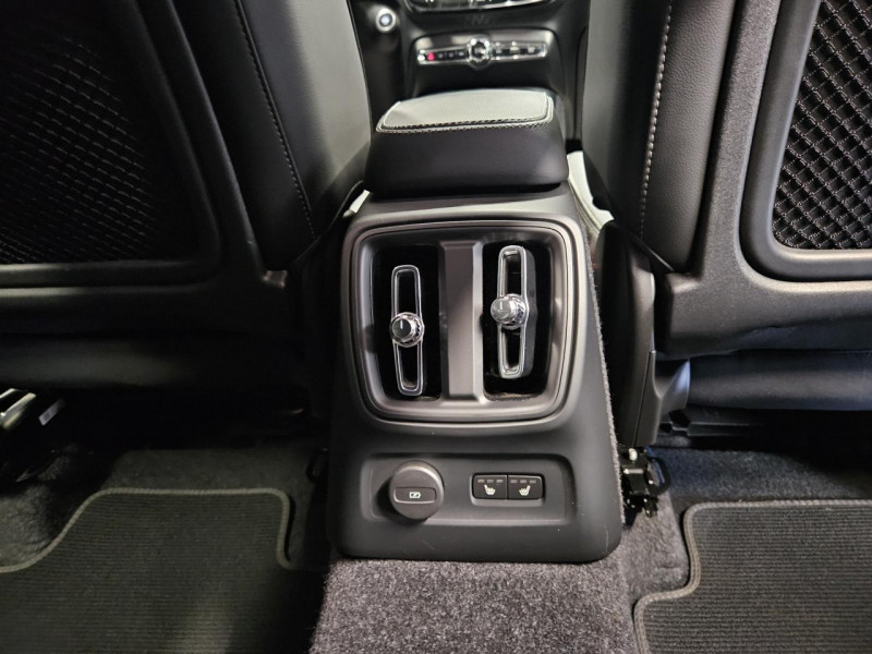 Photo 37 de l'offre de VOLVO XC40  1.5 T5 262 DCT7 R-Design à 27990€ chez MKP Distribution