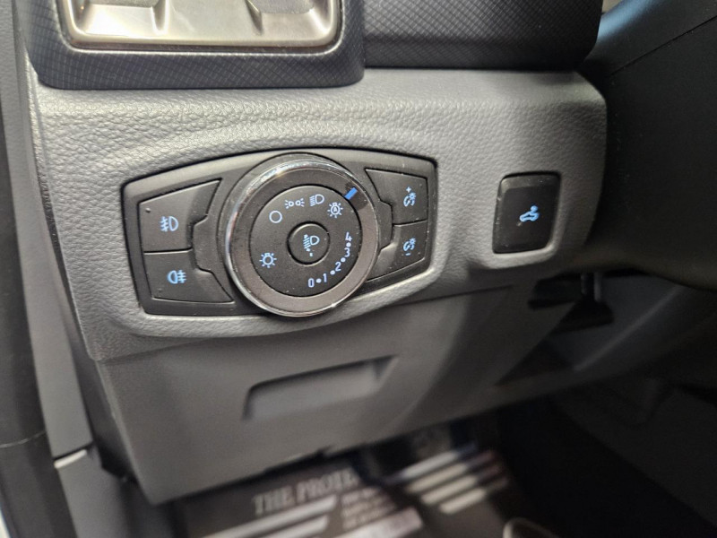 Photo 25 de l'offre de FORD RANGER DOUBLE CABINE 3.2 TDCi 200 4X4 BVA6 WILDTRAK à 33990€ chez MKP Distribution