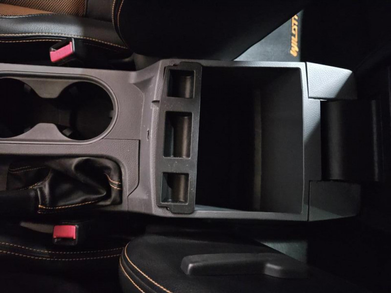 Photo 35 de l'offre de FORD RANGER DOUBLE CABINE 3.2 TDCi 200 4X4 BVA6 WILDTRAK à 33990€ chez MKP Distribution