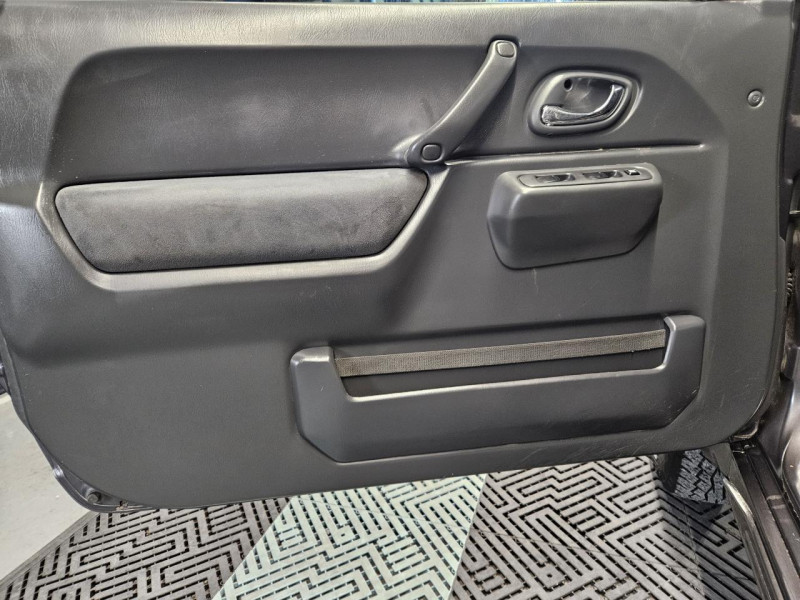 Photo 31 de l'offre de SUZUKI JIMNY  1.3 VVT 85 BVM5 JLX à 14990€ chez MKP Distribution