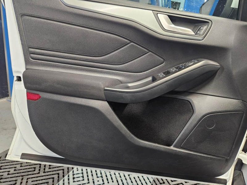 Photo 45 de l'offre de FORD FOCUS ACTIVE 1.0 EcoBoost 125 ST-Line BVM à 12490€ chez MKP Distribution