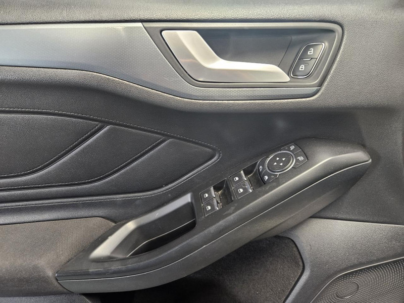 Photo 47 de l'offre de FORD FOCUS ACTIVE 1.0 EcoBoost 125 ST-Line BVM à 12490€ chez MKP Distribution