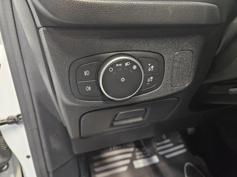 Photo 23 de l'offre de FORD FOCUS ACTIVE 1.0 EcoBoost 125 ST-Line BVM à 12490€ chez MKP Distribution