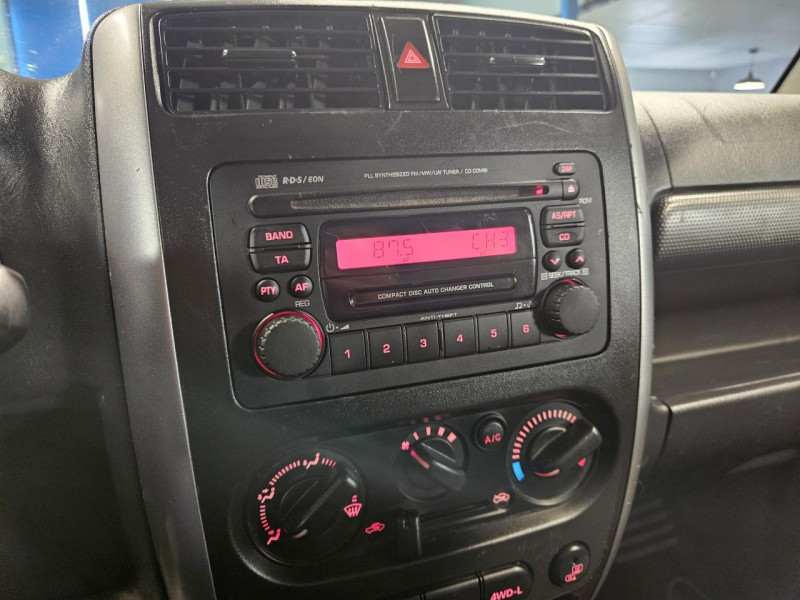 Photo 22 de l'offre de SUZUKI JIMNY  1.3 VVT 85 BVM5 JLX à 14990€ chez MKP Distribution