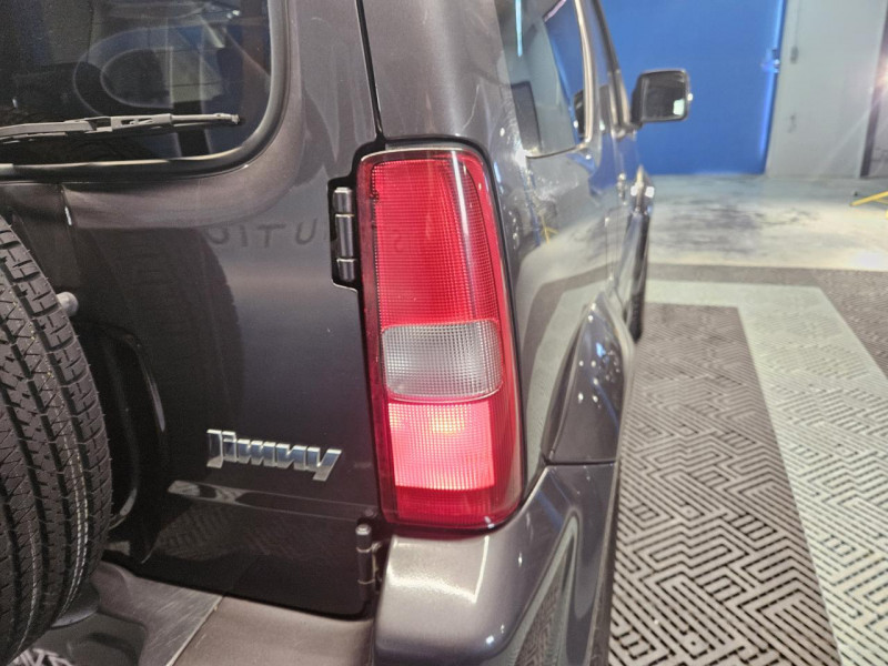 Photo 39 de l'offre de SUZUKI JIMNY  1.3 VVT 85 BVM5 JLX à 14990€ chez MKP Distribution