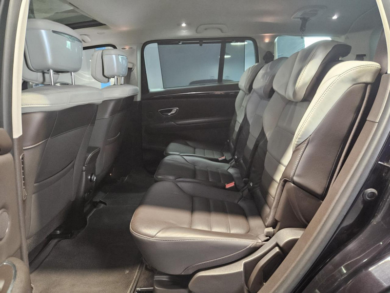 Photo 15 de l'offre de RENAULT ESPACE 1.6 dCi 160 Energy  Initiale Paris EDC 7PL à 15990€ chez MKP Distribution