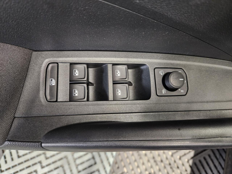 Photo 42 de l'offre de SKODA FABIA  1.0 TSI 95 Selection BVM 5 à 15490€ chez MKP Distribution