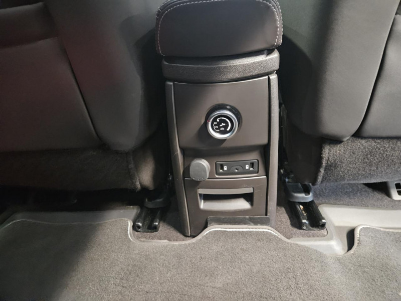 Photo 44 de l'offre de RENAULT ESPACE 1.6 dCi 160 Energy  Initiale Paris EDC 7PL à 15990€ chez MKP Distribution