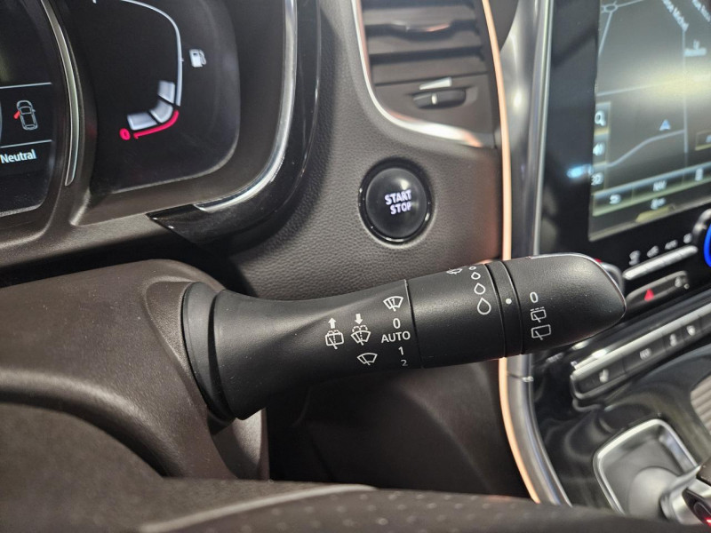 Photo 23 de l'offre de RENAULT ESPACE 1.6 dCi 160 Energy  Initiale Paris EDC 7PL à 15990€ chez MKP Distribution