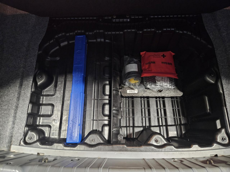 Photo 10 de l'offre de BMW SERIE 3 1.6 316i 122 Confort  PHASE 2 BVM6 à 10490€ chez MKP Distribution