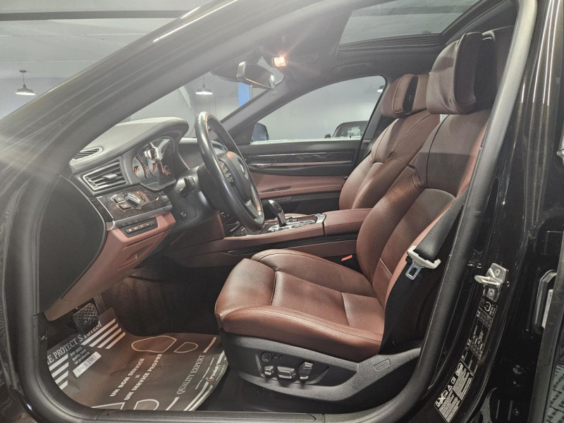 Photo 11 de l'offre de BMW SERIE 7 3.0 740dA xDrive 306 Exclusive BVA   à 25990€ chez MKP Distribution