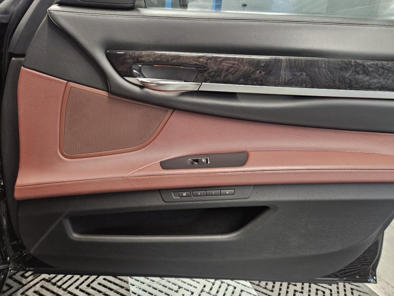 Photo 49 de l'offre de BMW SERIE 7 3.0 740dA xDrive 306 Exclusive BVA   à 25990€ chez MKP Distribution