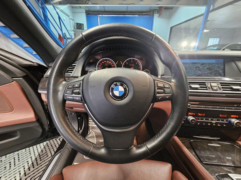 Photo 16 de l'offre de BMW SERIE 7 3.0 740dA xDrive 306 Exclusive BVA   à 25990€ chez MKP Distribution