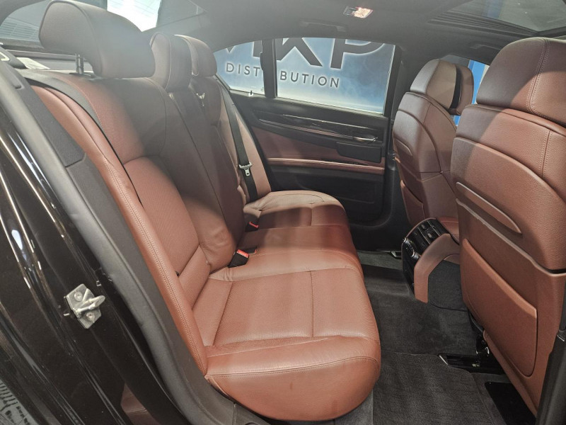 Photo 14 de l'offre de BMW SERIE 7 3.0 740dA xDrive 306 Exclusive BVA   à 25990€ chez MKP Distribution