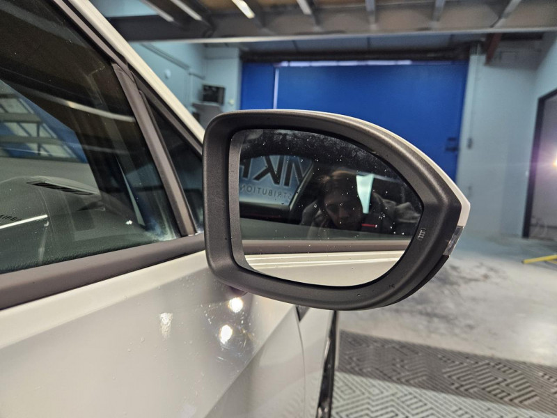 Photo 50 de l'offre de VOLKSWAGEN GOLF 2.0 TDI 150 DSG R-LINE à 22490€ chez MKP Distribution