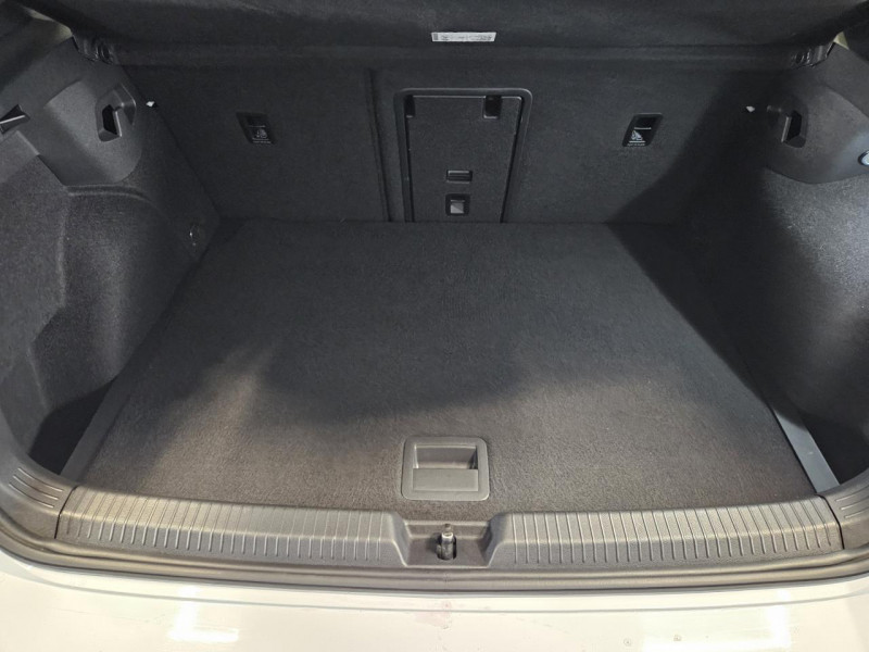 Photo 9 de l'offre de VOLKSWAGEN GOLF 2.0 TDI 150 DSG R-LINE à 22490€ chez MKP Distribution
