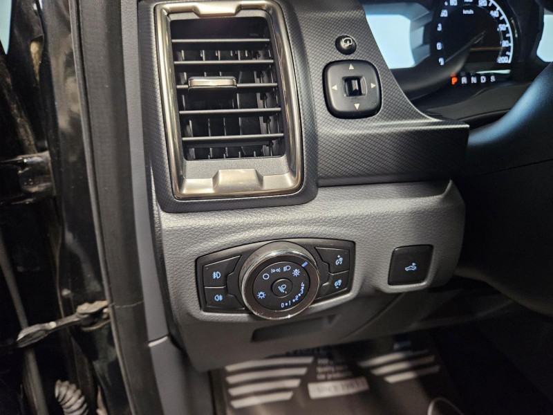 Photo 23 de l'offre de FORD RANGER DOUBLE CABINE 3.2 TDCi 200 4X4 BVA6 WILDTRAK - TVA à 30990€ chez MKP Distribution