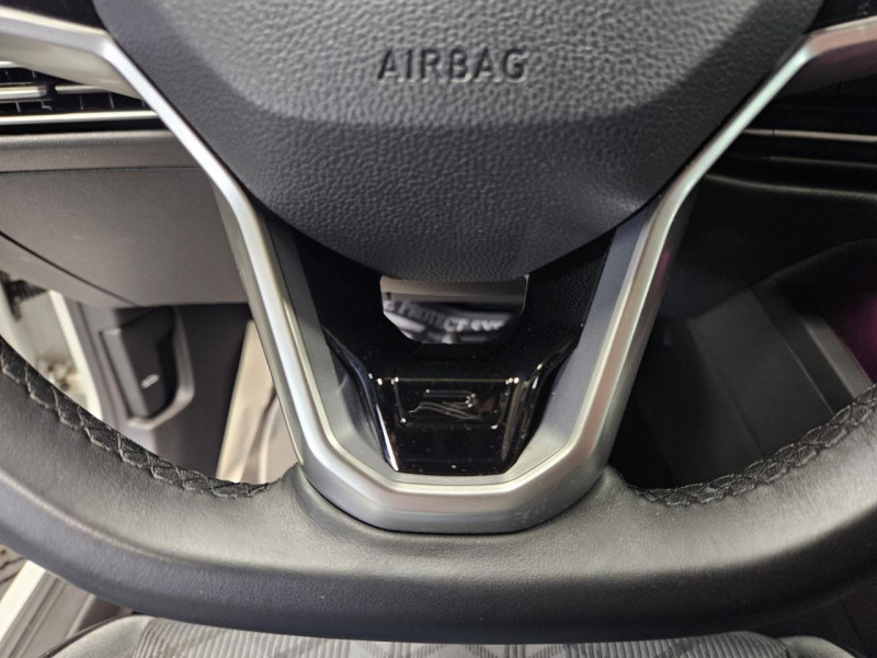 Photo 25 de l'offre de VOLKSWAGEN GOLF 2.0 TDI 150 DSG R-LINE à 22490€ chez MKP Distribution