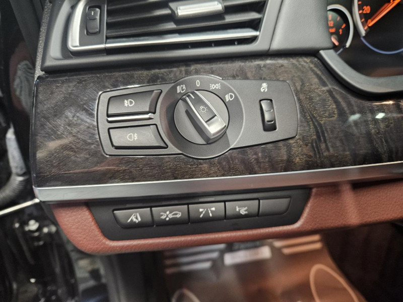Photo 23 de l'offre de BMW SERIE 7 3.0 740dA xDrive 306 Exclusive BVA   à 25990€ chez MKP Distribution