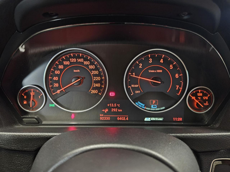 Photo 18 de l'offre de BMW SERIE 3 2.0 330e 252 iPerformance BVA8 M SPORT à 21490€ chez MKP Distribution