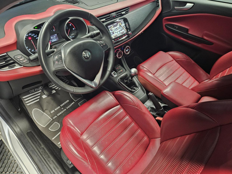 Photo 12 de l'offre de ALFA ROMEO GIULIETTA 1.6 JTDm 120 Super BVM6 à 11490€ chez MKP Distribution