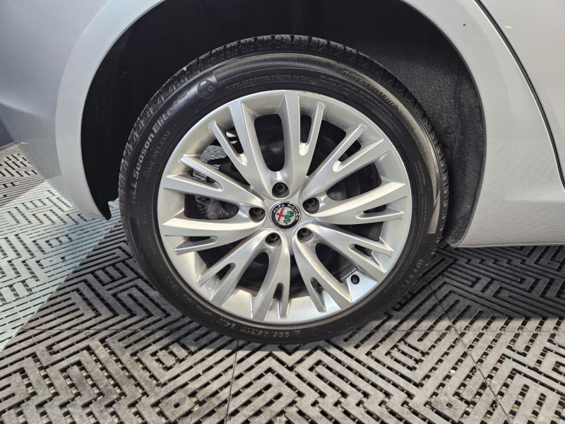 Photo 50 de l'offre de ALFA ROMEO GIULIETTA 1.6 JTDm 120 Super BVM6 à 11490€ chez MKP Distribution