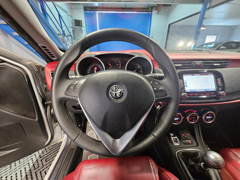 Photo 18 de l'offre de ALFA ROMEO GIULIETTA 1.6 JTDm 120 Super BVM6 à 11490€ chez MKP Distribution