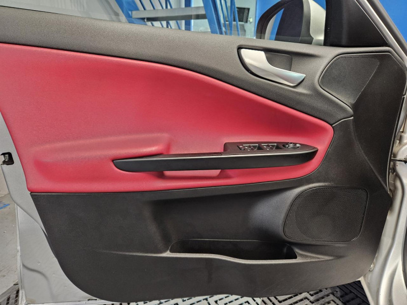 Photo 43 de l'offre de ALFA ROMEO GIULIETTA 1.6 JTDm 120 Super BVM6 à 11490€ chez MKP Distribution