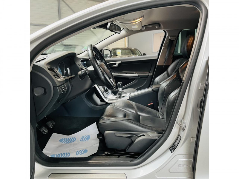 Photo 9 de l'offre de VOLVO V60  D2 115 ch Stop&Start Ocean Race à 13490€ chez Occasions Champenoises