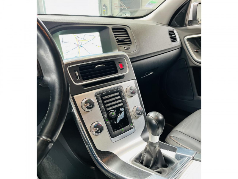 Photo 5 de l'offre de VOLVO V60  D2 115 ch Stop&Start Ocean Race à 13490€ chez Occasions Champenoises