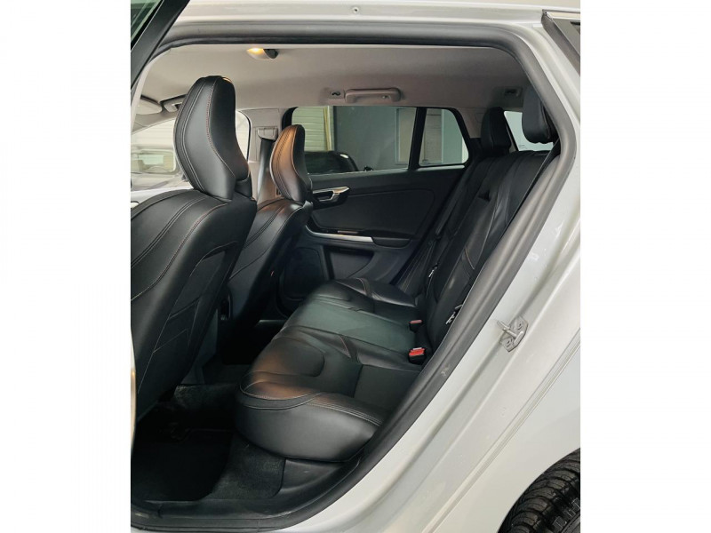 Photo 10 de l'offre de VOLVO V60  D2 115 ch Stop&Start Ocean Race à 13490€ chez Occasions Champenoises