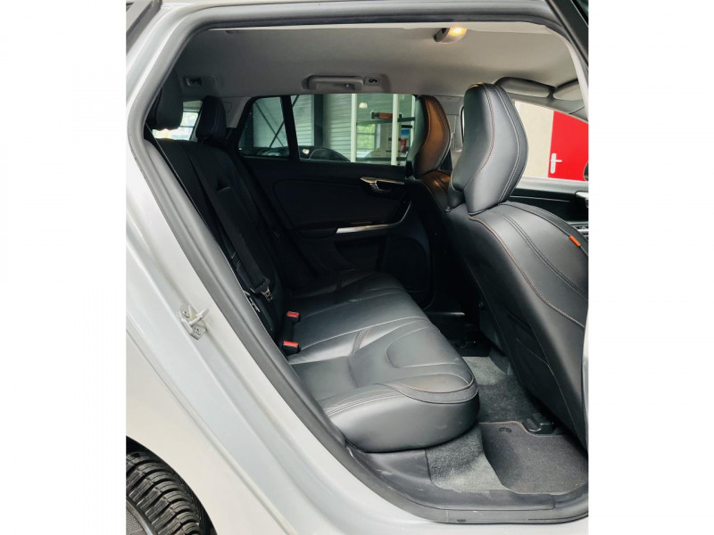 Photo 12 de l'offre de VOLVO V60  D2 115 ch Stop&Start Ocean Race à 13490€ chez Occasions Champenoises