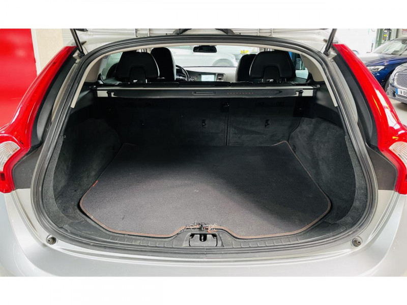 Photo 11 de l'offre de VOLVO V60  D2 115 ch Stop&Start Ocean Race à 13490€ chez Occasions Champenoises