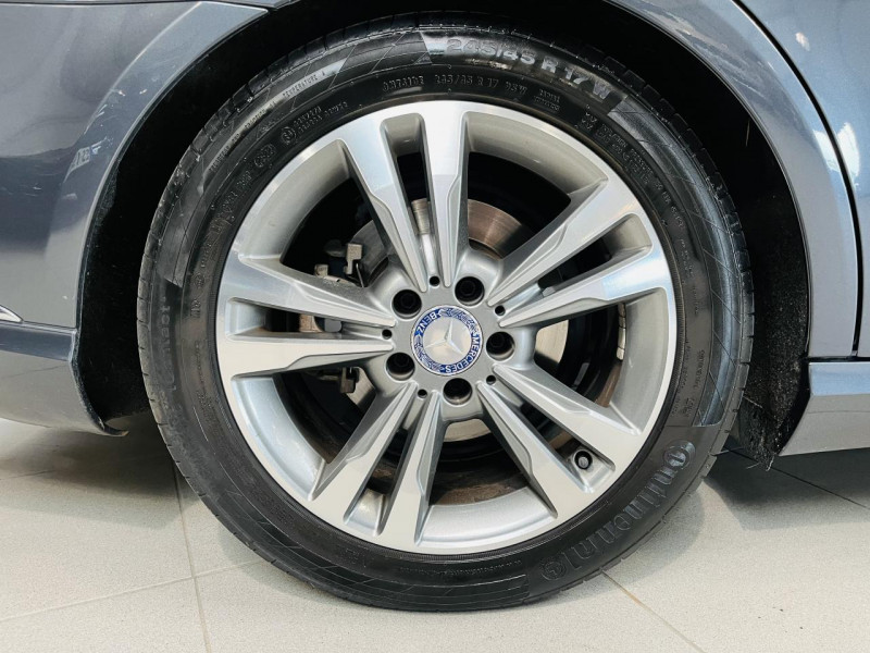 Photo 21 de l'offre de MERCEDES-BENZ CLASSE E 200 CDI Executive 7G-Tronic à 18490€ chez Occasions Champenoises