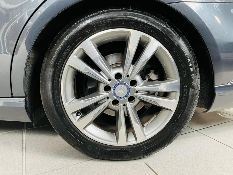 Photo 20 de l'offre de MERCEDES-BENZ CLASSE E 200 CDI Executive 7G-Tronic à 18490€ chez Occasions Champenoises