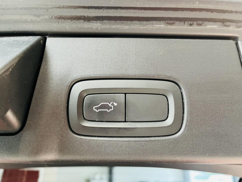 Photo 15 de l'offre de VOLVO V90  D4 190 ch Geartronic 8 Inscription à 26490€ chez Occasions Champenoises