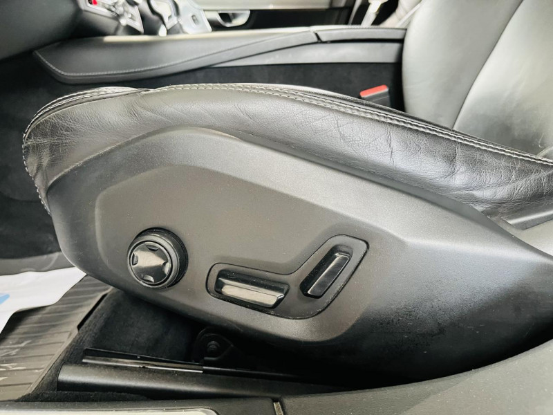 Photo 11 de l'offre de VOLVO V90  D4 190 ch Geartronic 8 Inscription à 26490€ chez Occasions Champenoises