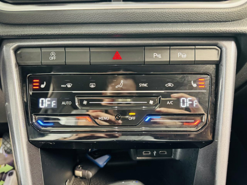 Photo 10 de l'offre de VOLKSWAGEN T-ROC 2.0 TDI 150 Start/Stop DSG7 Style à 23990€ chez Occasions Champenoises