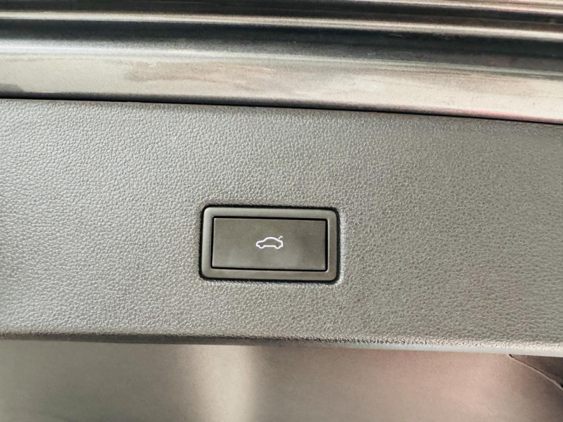 Photo 15 de l'offre de VOLKSWAGEN T-ROC 2.0 TDI 150 Start/Stop DSG7 Style à 23990€ chez Occasions Champenoises